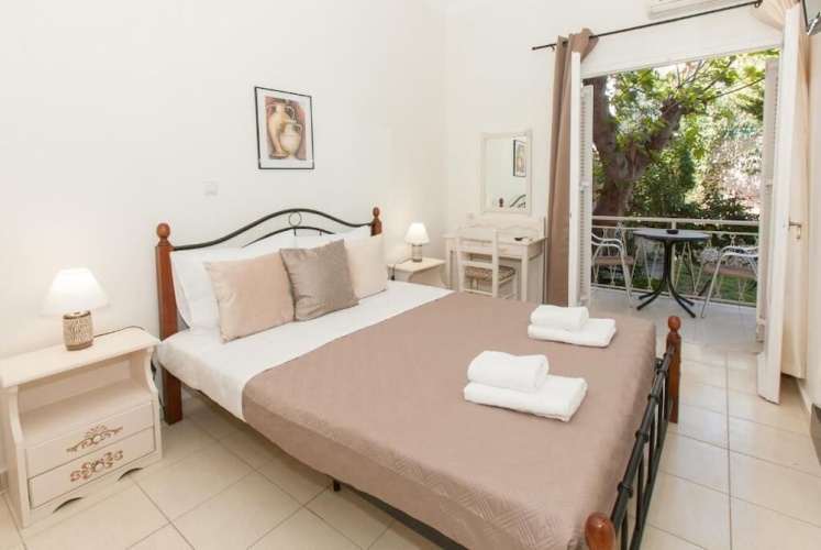 Economy Double room with balcony and with courtyard view