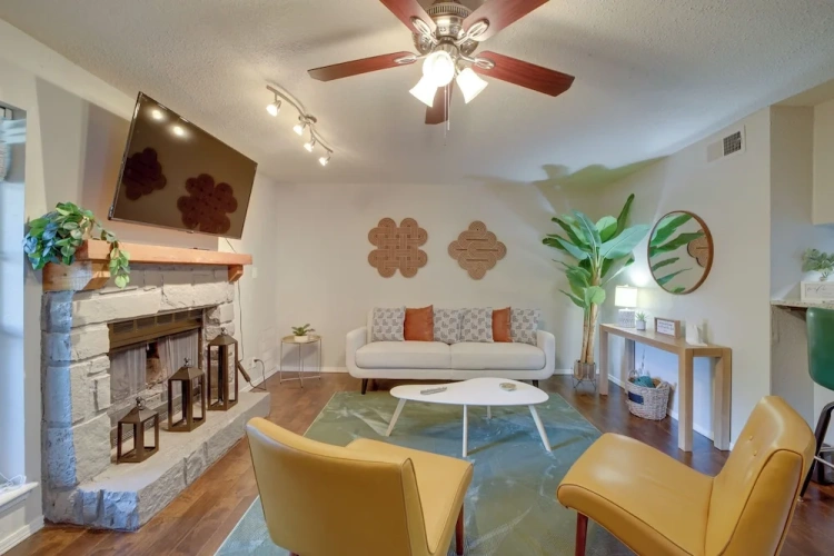 2 Bedrooms Apartment