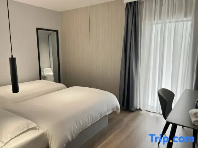 Standard Twin room with balcony