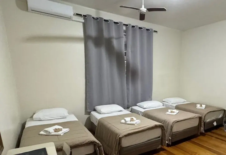 1 Bedroom Standard Quadruple Family room with courtyard view