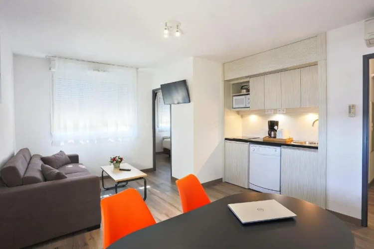 1 Bedroom Apartment