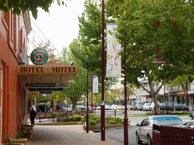 The Commercial Hotel