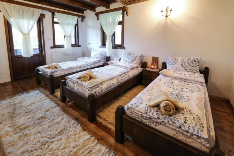 Standard Triple room with balcony