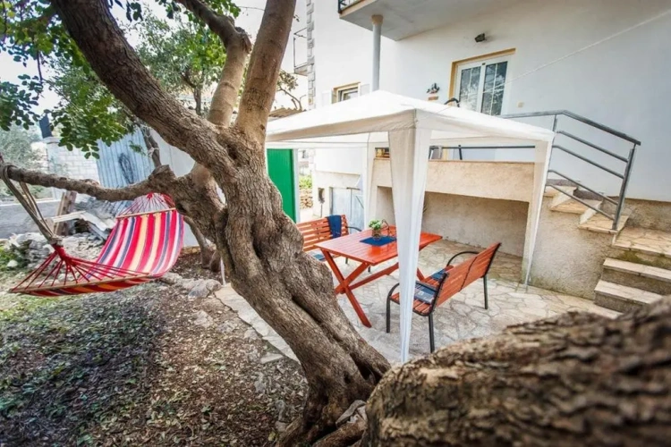 2 Bedrooms Apartment with sea view