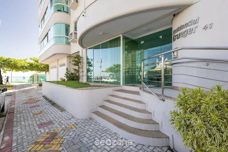 Apt w/ Gourmet Balcony Oceanfront Rkr0502