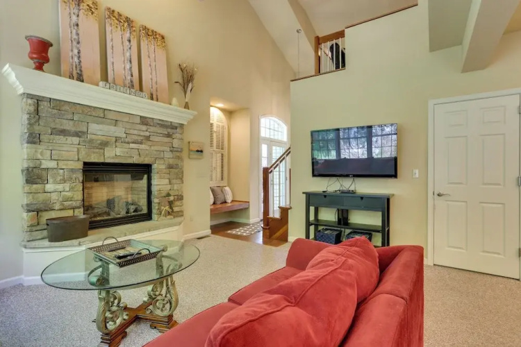 Half-mi to Big Boulder Lake: Townhome w/ Deck!