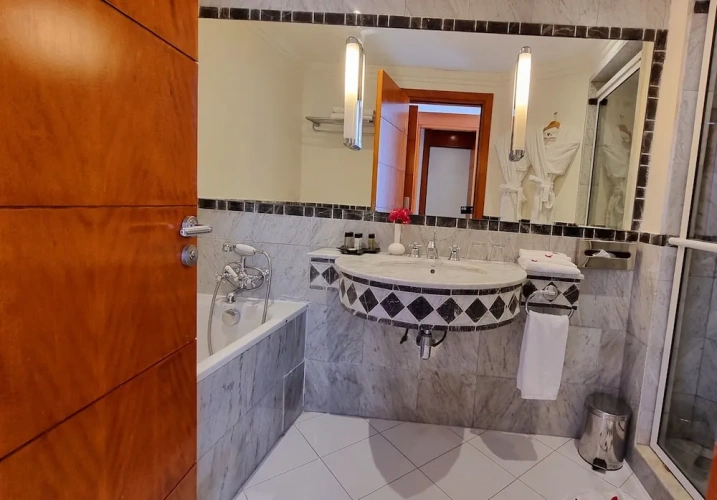 Executive Suite with balcony and with sea view