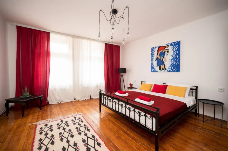 Authentic Design 2bdr Apartment in Old Town
