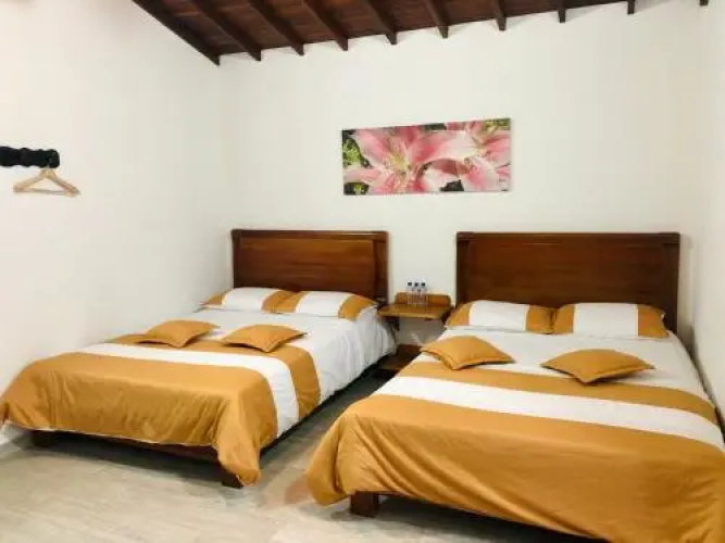 40 Amigos Hotel