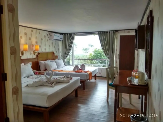 Standard Family room with mountain view