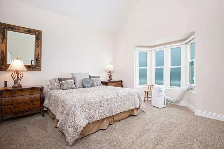 1121 Oceanside - 4 Br Home