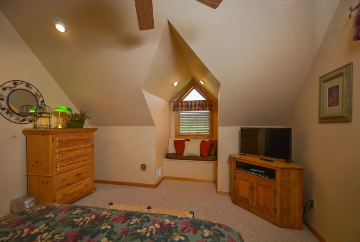 Waves N' Moguls 5 Bedroom House