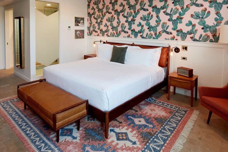 Rise Uptown Hotel