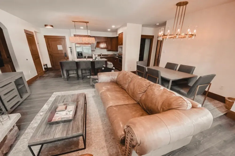 Lone Eagle 3000 by SummitCove Vacation Lodging