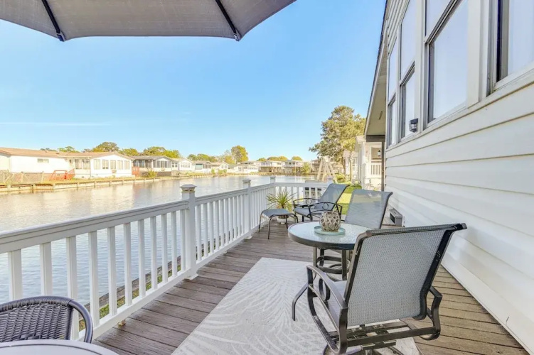 Deck & Pool Access: Myrtle Beach Getaway