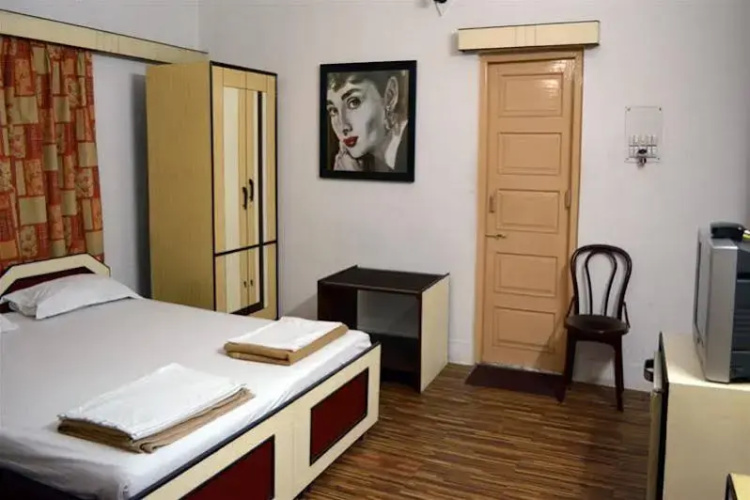 OYO 43924 Harry Guest House