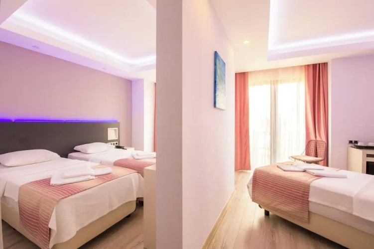 Standard Triple room with balcony