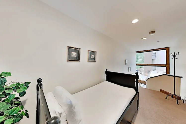 710wliop 3 Bedroom Condo