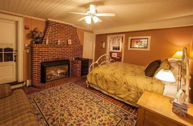 Lighthouse Inn Bed & Breakfast