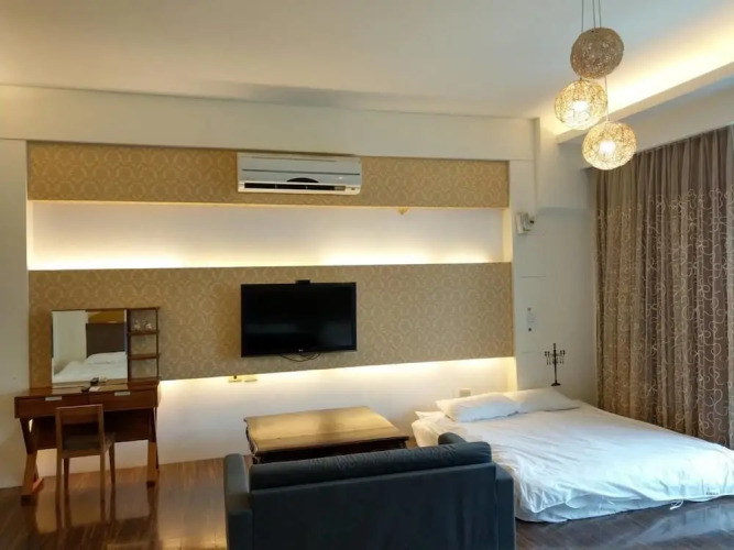 Happy Corner Hotel Overview