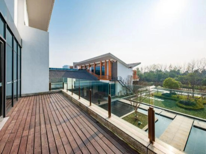 Begonia Hotel