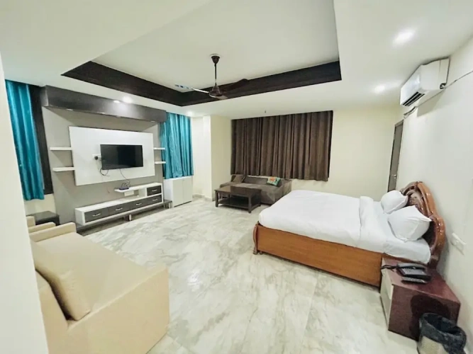 Standard Quadruple Family room