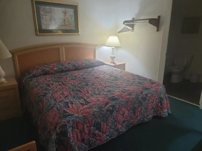 Queens Lodge Motel