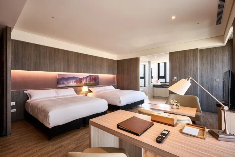 Standard Sextuple room with balcony