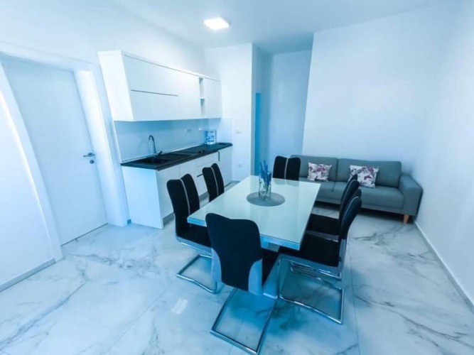 3 Bedrooms Apartment