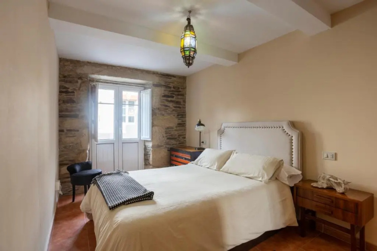 Bed & Center