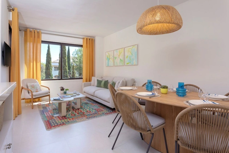 3 Bedrooms Apartment