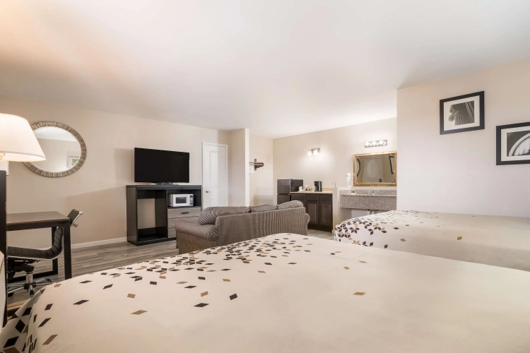 Quadruple Junior Suite