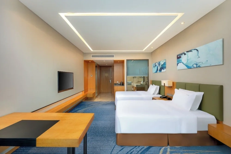 Standard Quadruple room with city view
