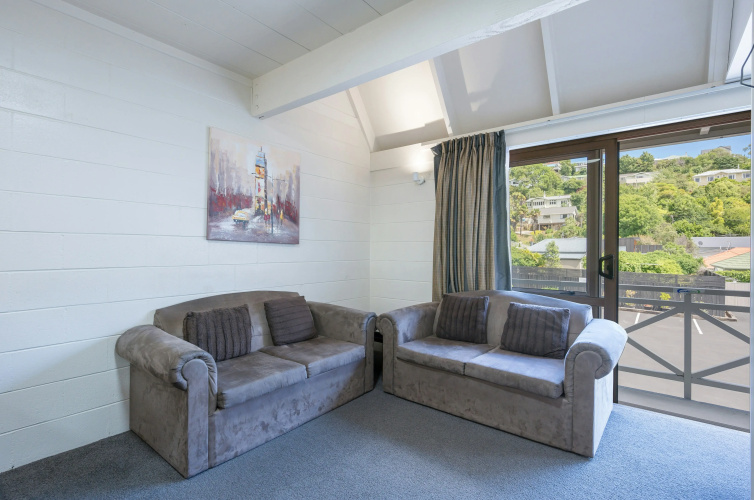 Admirals Motor Inn