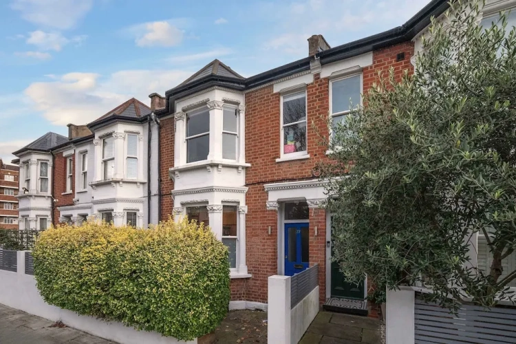 Charming 3-bedroom Flat in Prime Location