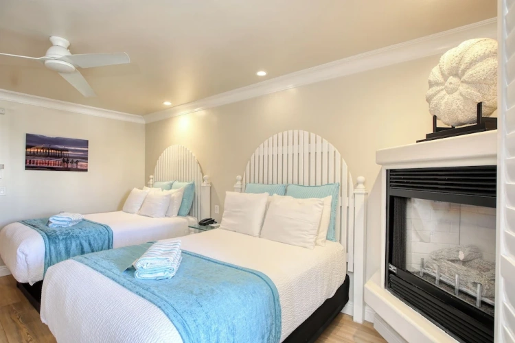 Standard Quadruple room with balcony and with city view