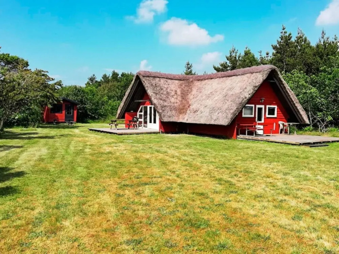 Tranquil Thatched Cottage on Romo-by Traum