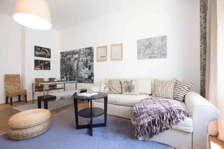 Chic And Spacious Buzulucka Apartment