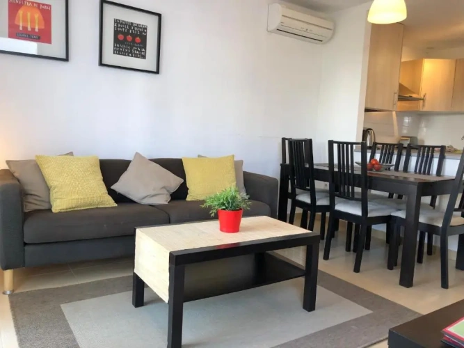 3 Bedrooms Apartment