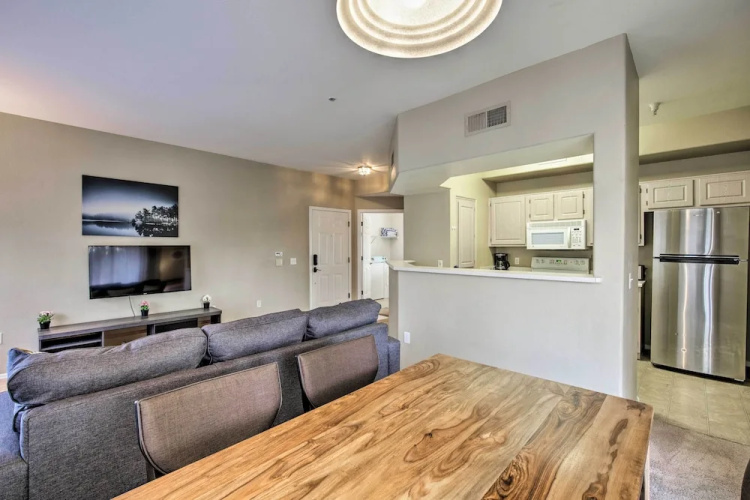 Condo w/ Pool Access, 5 Mi to Tempe Diablo Stadium