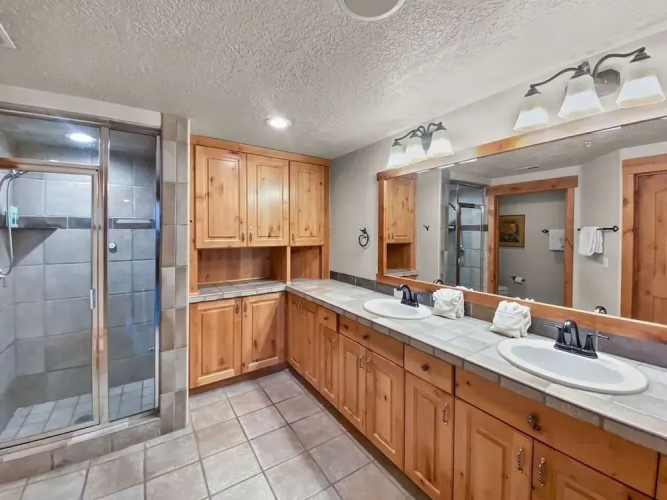 201 Town Pointe Escape! 3 Bedroom Condo