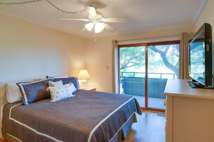 2 Mi to Apache Pier: Gem w/ Pool Access