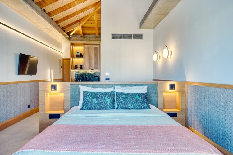 Junior Suite with balcony and with partial sea view