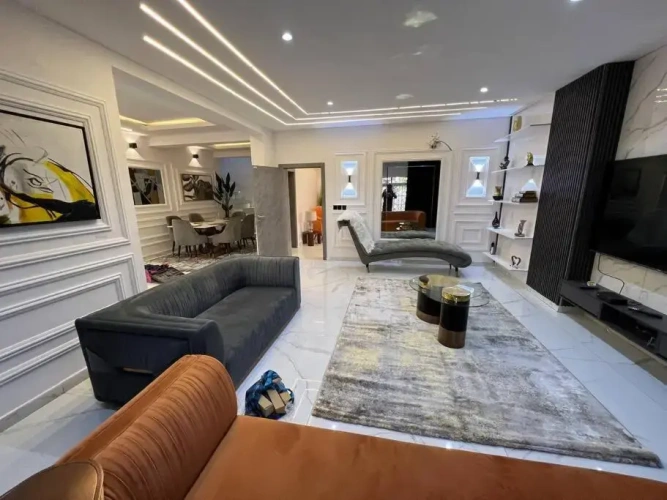 3 Bedrooms Apartment