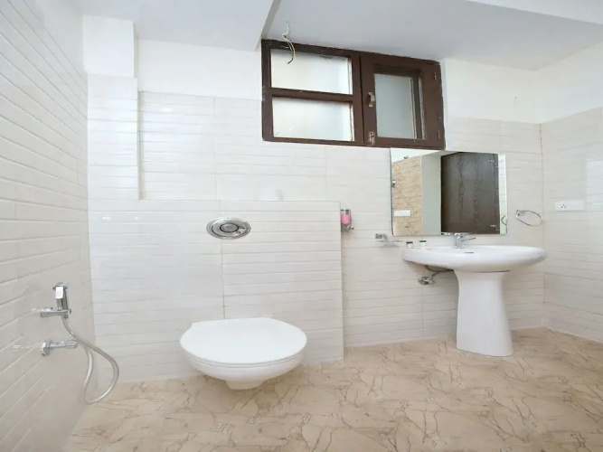 OYO 14186 Royal lake suites