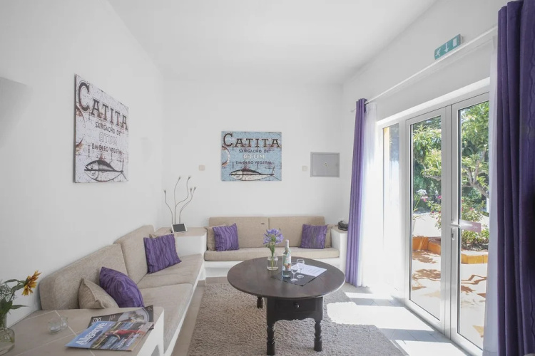 1 Bed House - Sleeps 2 - Pool - Parking - Wifi