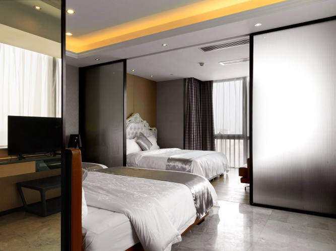 2 Bedrooms Deluxe Quadruple Apartment