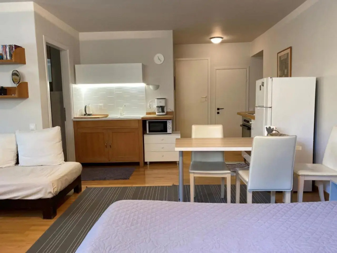 Bright, Cosy Studio close to Glyfada Beach & Center