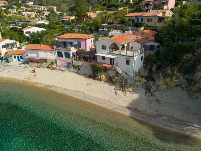 2 Bedrooms Apartment with sea view