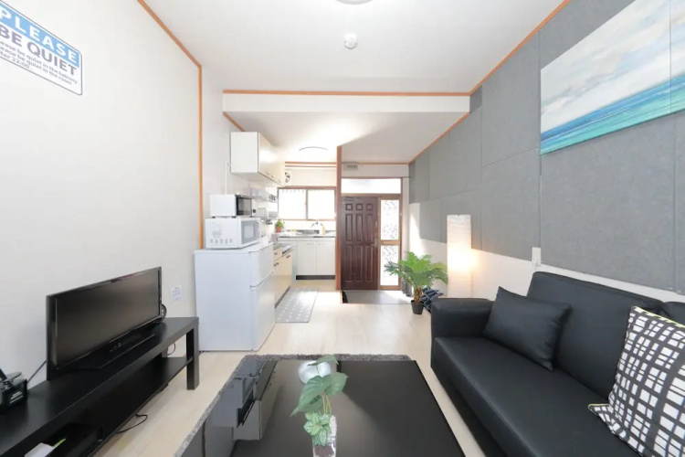 Namba East House01